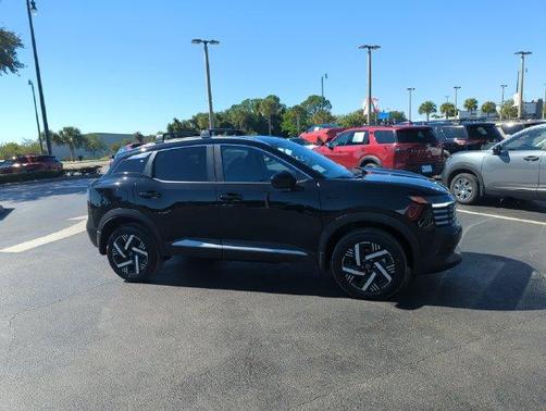 Super Black 2027 Nissan Kicks SV