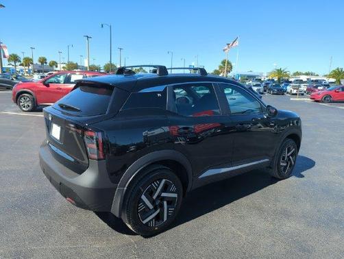 Super Black 2027 Nissan Kicks SV