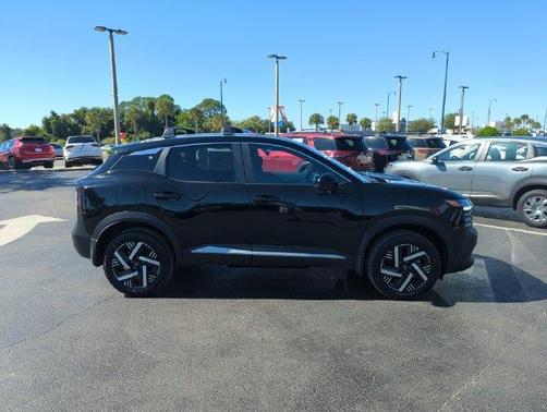 Super Black 2027 Nissan Kicks SV