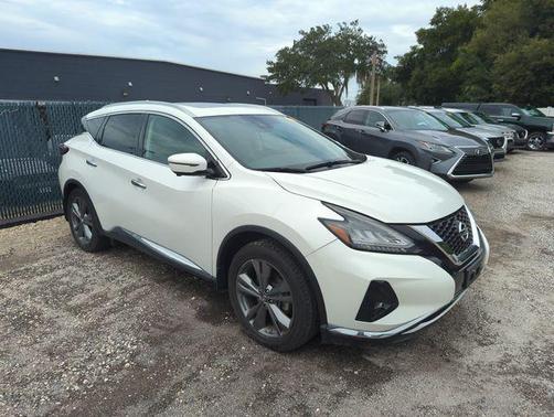 White 2019 Nissan Murano Platinum
