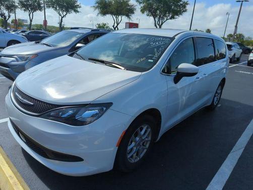 Bright White Clearcoat 2023 Chrysler Voyager LX