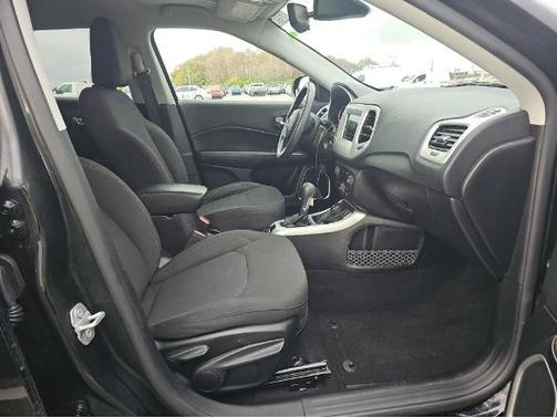 Diamond Black 2019 Jeep Compass Sport