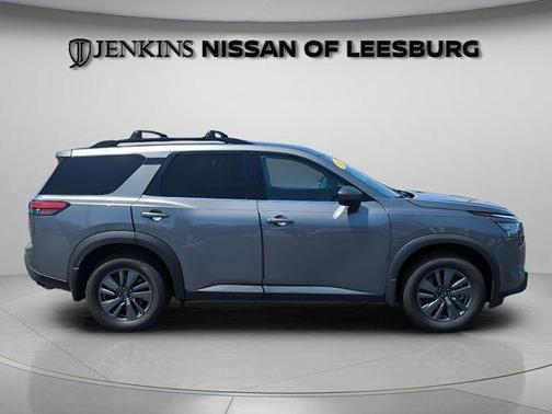 Gun Metallic 2024 Nissan Pathfinder SV