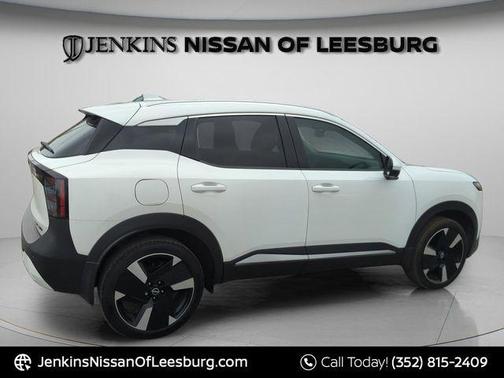 Aspen White Tri 2025 Nissan Kicks SR