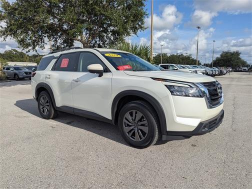 2024 Nissan Pathfinder SV