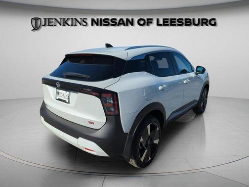 Aspen White Tri 2026 Nissan Kicks SR