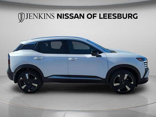 Aspen White Tri 2026 Nissan Kicks SR