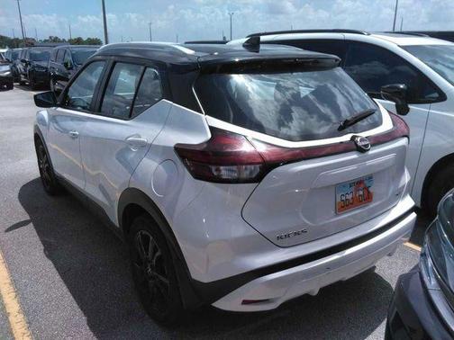 Aspen White / Super Black 2024 Nissan Kicks SV