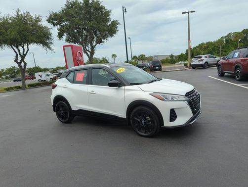 Aspen White / Super Black 2024 Nissan Kicks SV