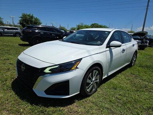 Glacier White 2023 Nissan Altima 2.5 S