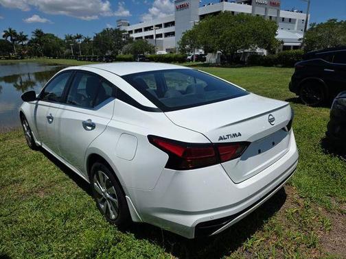 Glacier White 2023 Nissan Altima 2.5 S