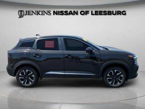 Super Black 2025 Nissan Kicks SV