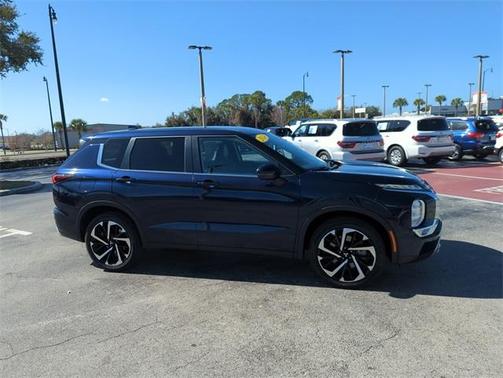 2024 Mitsubishi Outlander SE