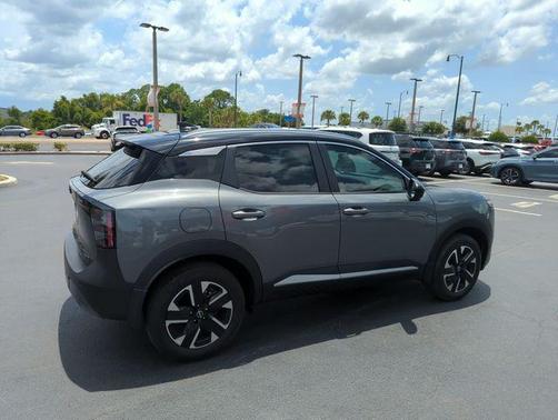 2t Gun Blk Roof 2025 Nissan Kicks SV