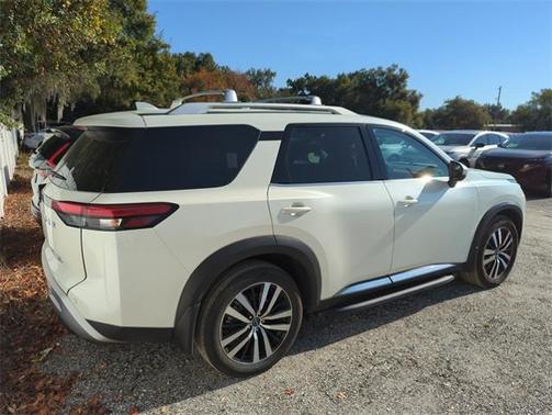 2023 Nissan Pathfinder Platinum