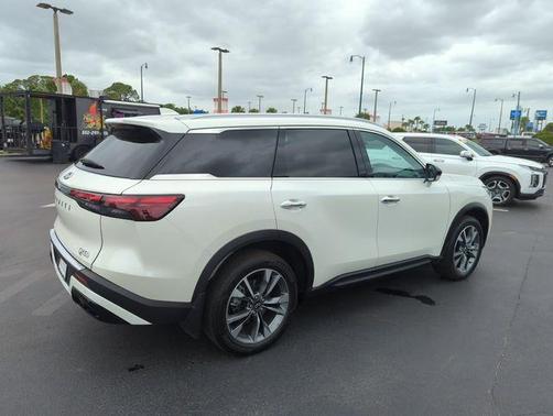 Majestic White 2023 INFINITI QX60 Luxe