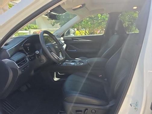 Majestic White 2023 INFINITI QX60 Luxe