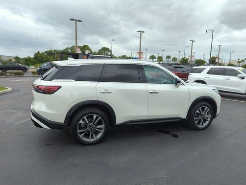 Majestic White 2023 INFINITI QX60 Luxe