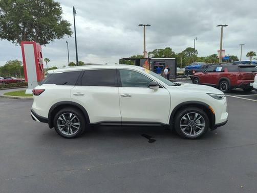 Majestic White 2023 INFINITI QX60 Luxe