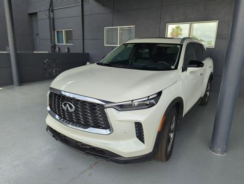 Majestic White 2023 INFINITI QX60 Luxe