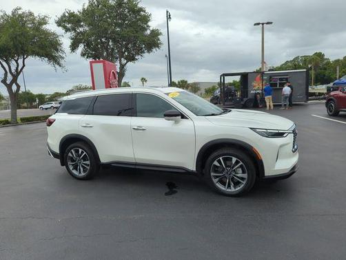 Majestic White 2023 INFINITI QX60 Luxe