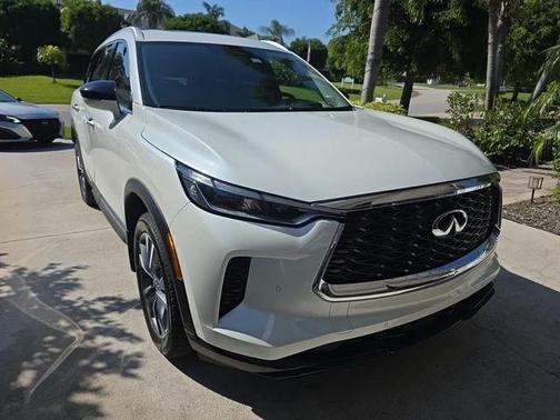 Majestic White 2023 INFINITI QX60 Luxe