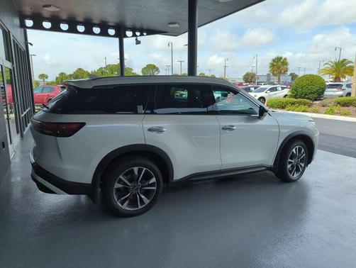Majestic White 2023 INFINITI QX60 Luxe