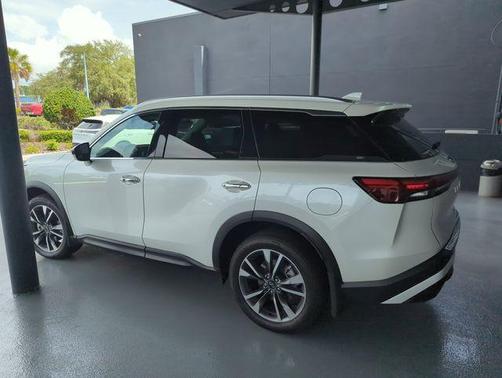 Majestic White 2023 INFINITI QX60 Luxe