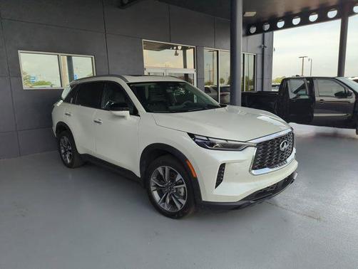 Majestic White 2023 INFINITI QX60 Luxe