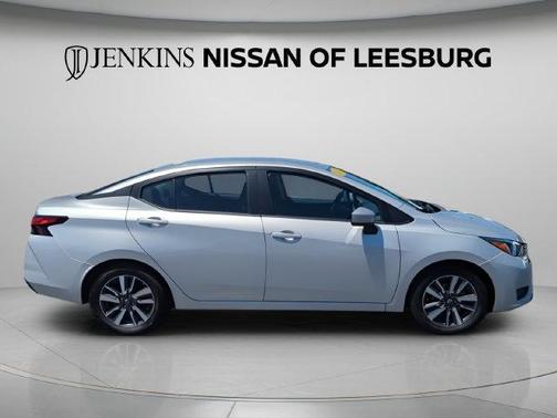 Brilliant Silver Metallic 2023 Nissan Versa 1.6 SV