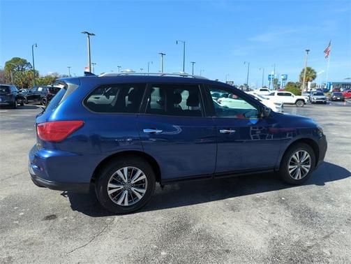 2019 Nissan Pathfinder SV