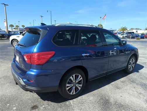 2019 Nissan Pathfinder SV