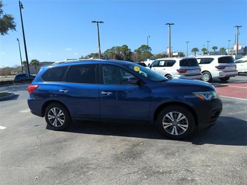 2019 Nissan Pathfinder SV