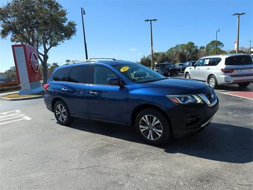 2019 Nissan Pathfinder SV