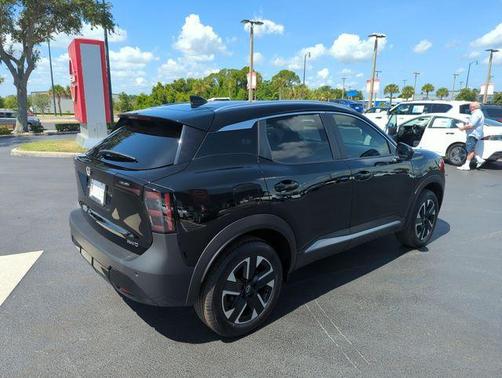 Super Black 2025 Nissan Kicks SV