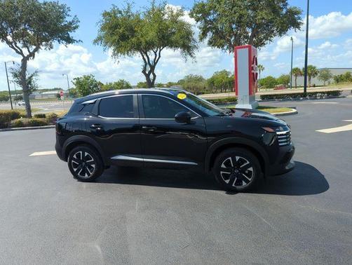 Super Black 2025 Nissan Kicks SV