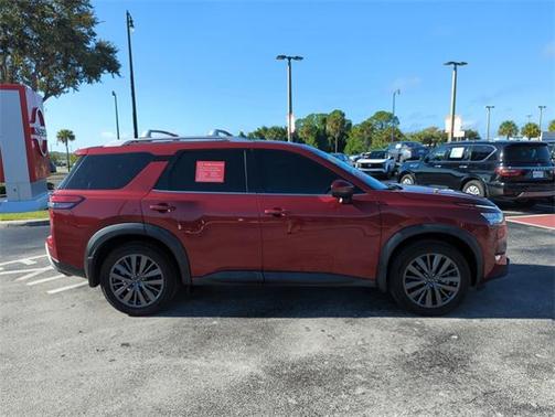 2022 Nissan Pathfinder SL