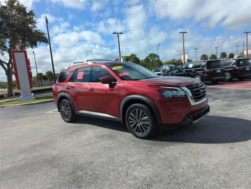2022 Nissan Pathfinder SL
