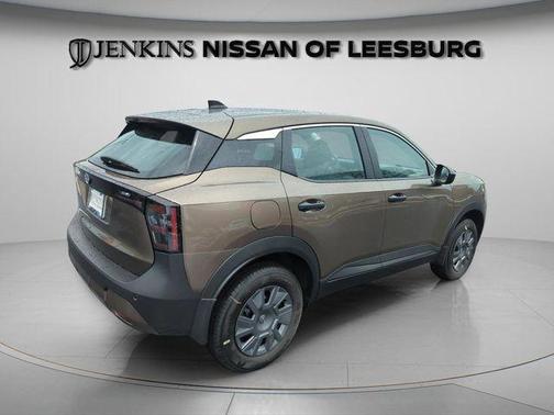 Canyon Bronze M 2026 Nissan Kicks S