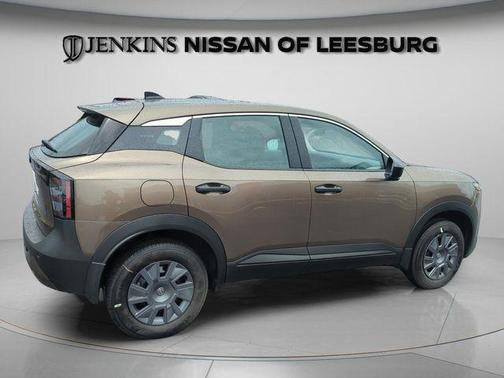 Canyon Bronze M 2026 Nissan Kicks S