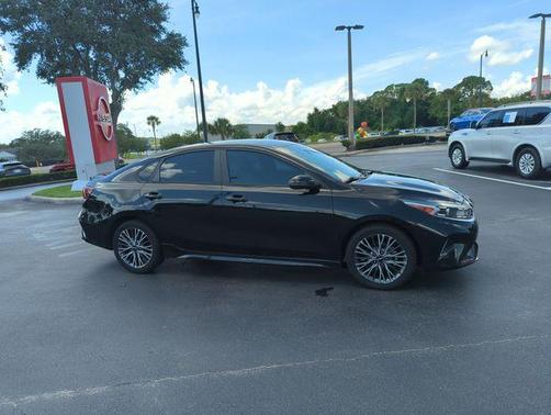 Aurora Black Pearl 2022 Kia Forte GT-Line