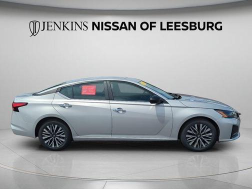 Brilliant Silver Metallic 2024 Nissan Altima 2.5 SV