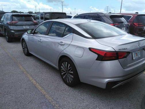 Brilliant Silver Metallic 2024 Nissan Altima 2.5 SV