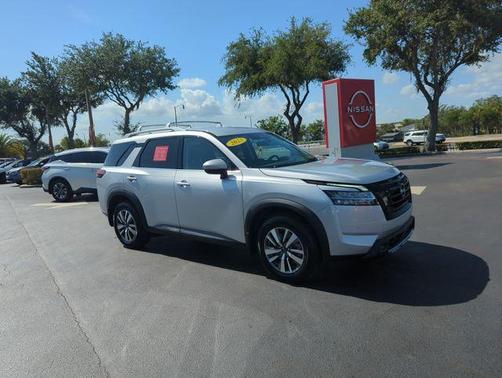 Brilliant Silver Metallic 2023 Nissan Pathfinder SL