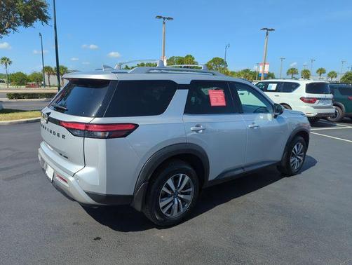 Brilliant Silver Metallic 2023 Nissan Pathfinder SL