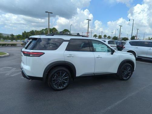 Everest White P 2026 Nissan Pathfinder SL