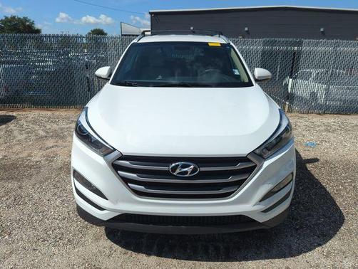 Dazzling White 2017 Hyundai TUCSON SE Plus