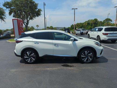 White 2023 Nissan Murano SL