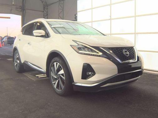 White 2023 Nissan Murano SL