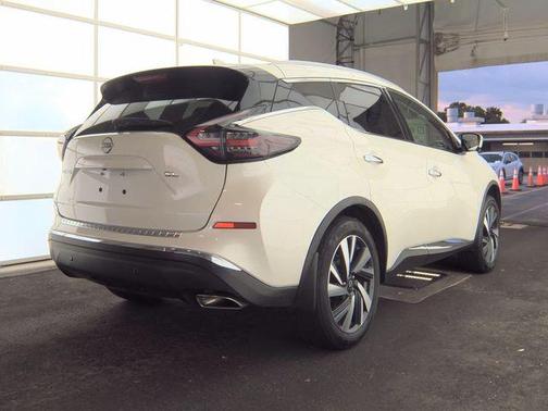 White 2023 Nissan Murano SL